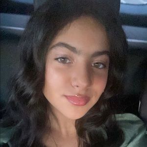 Meet your Posher, Mia